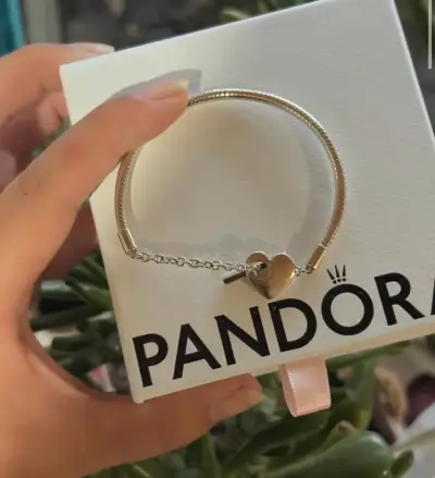 Pulsera Pandora con dije corazón - miniatura 1