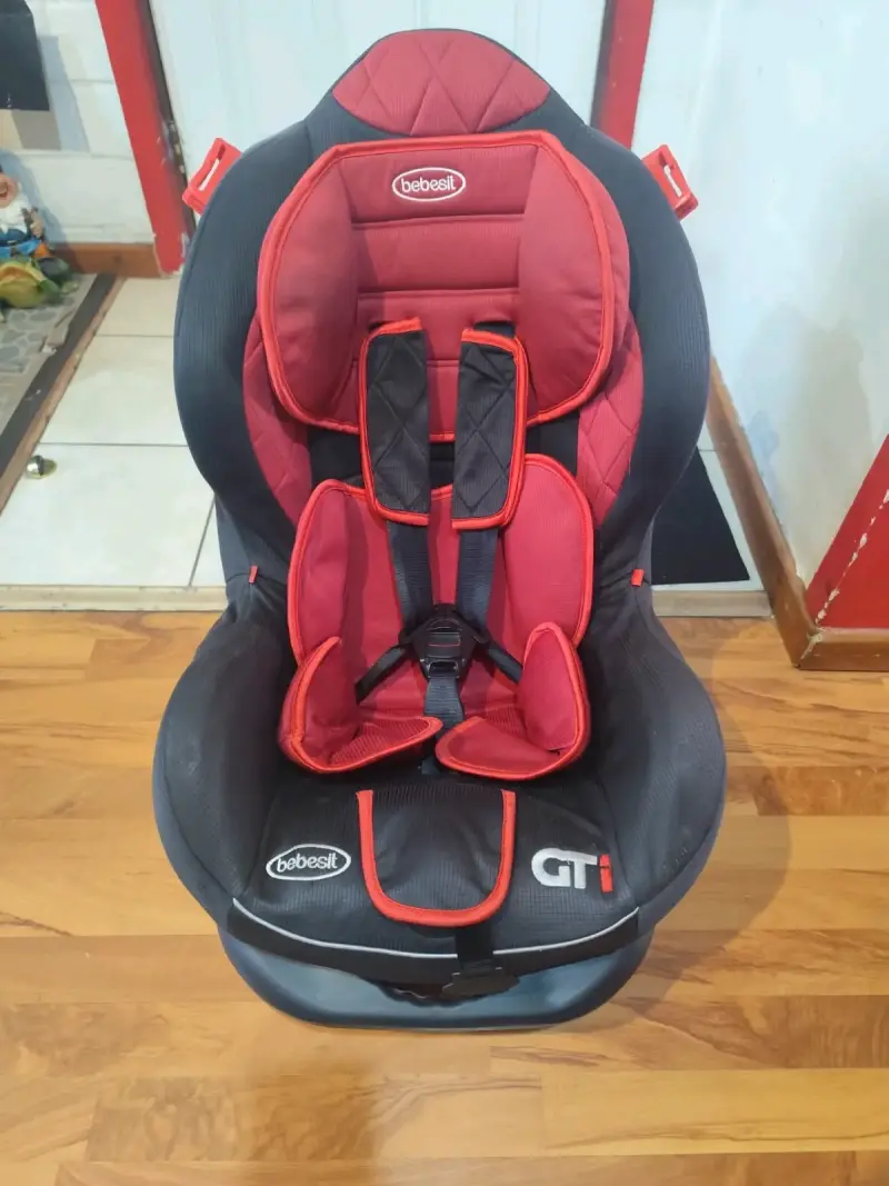 Silla de auto Bebesit GTI roja - 1