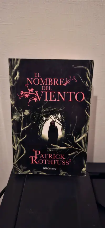 Libro 'El Nombre del Viento' - miniatura 1