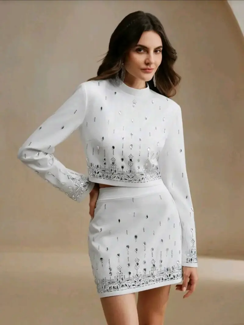 Conjunto blanco elegante con estampado