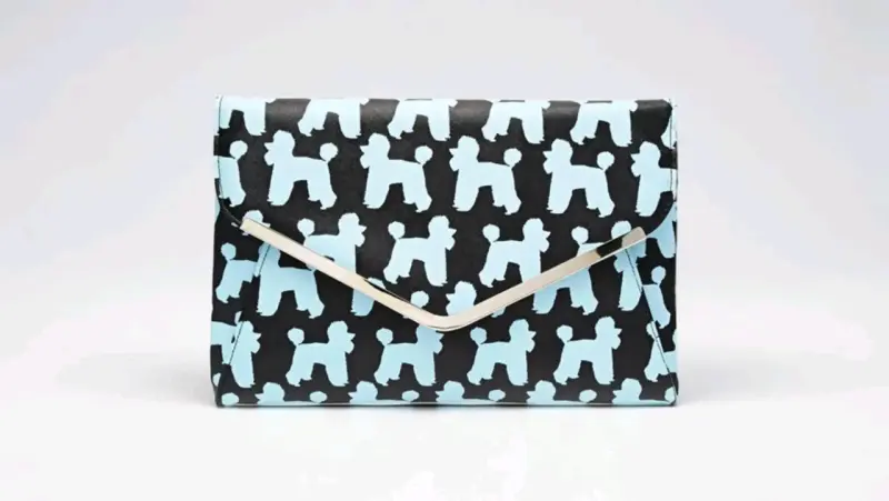 Clutch estampado poodles negro y celeste - 2