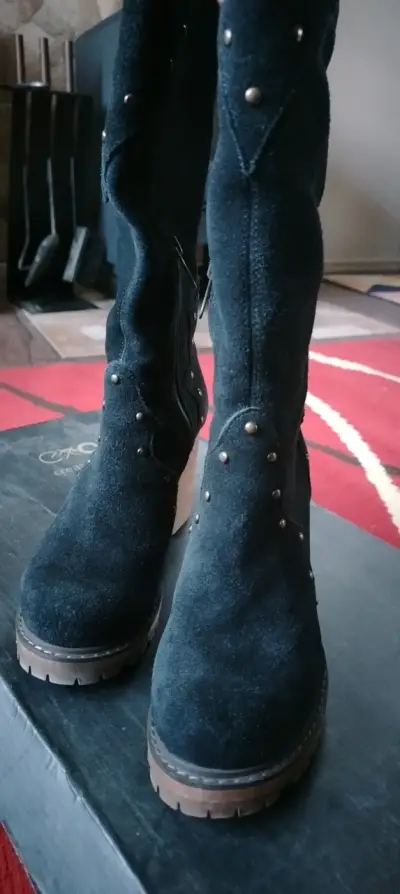 Botas negras 100% cuero con tachas - miniatura 2