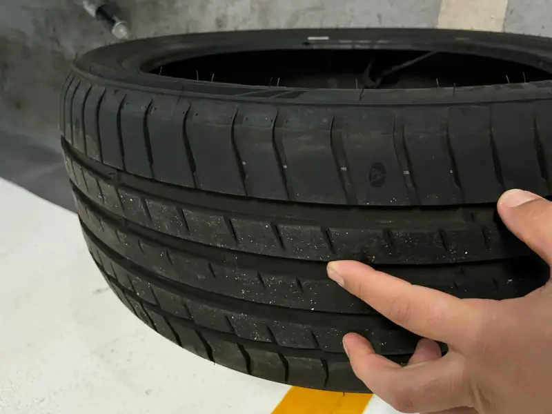 Neumático de auto usado - 1