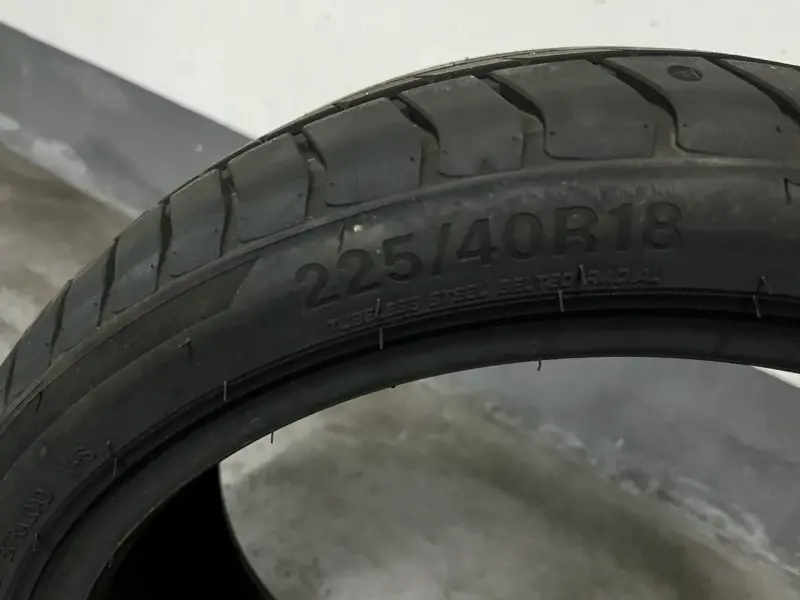 Neumático de auto usado - 2
