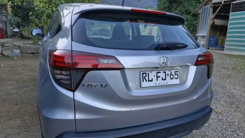 Vehículo Honda HR-V gris - 1