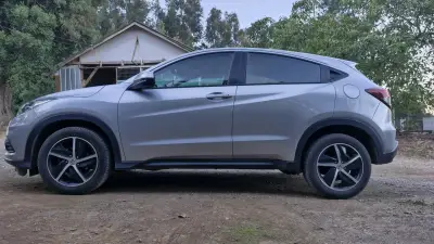 Vehículo Honda HR-V gris - miniatura 2