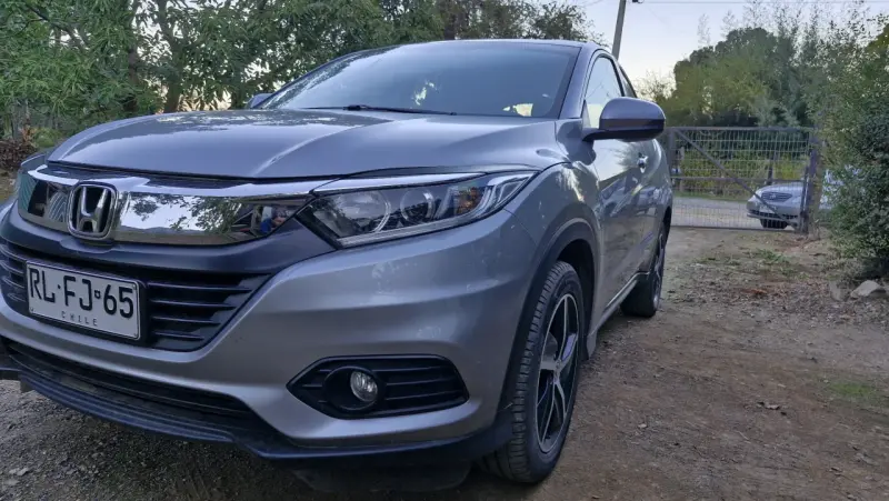Vehículo Honda HR-V gris - 3