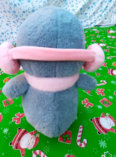 Peluche de pingüino con bufanda - miniatura 2