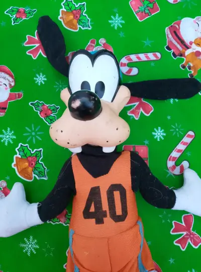 Peluche Goofy basketbolista - miniatura 1