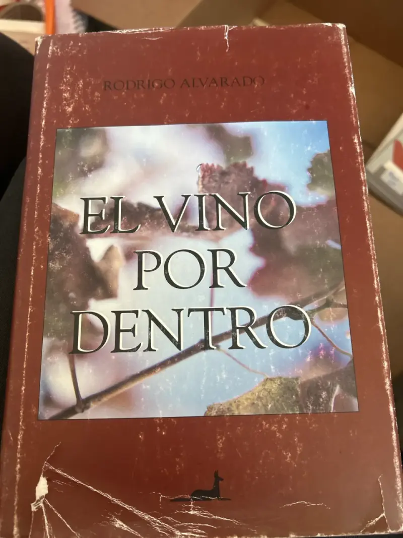 Libro 'El Vino por Dentro' de Rodrigo Alvarado - 1