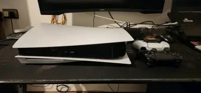 PS5 versión de discos con mandos - miniatura 3