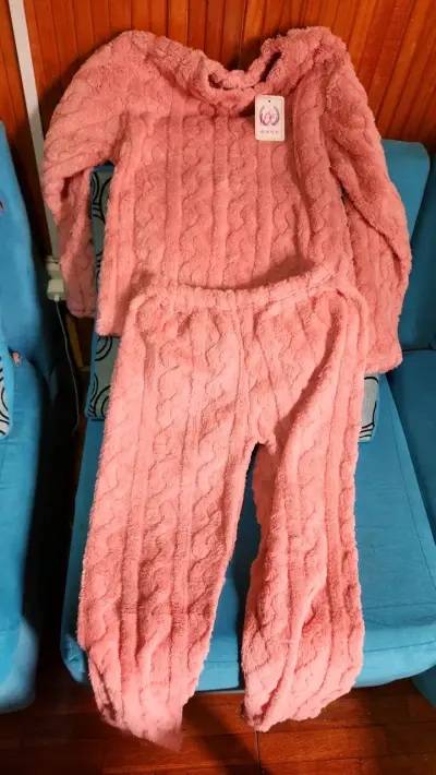 Pijama de felpa rosa - miniatura 3