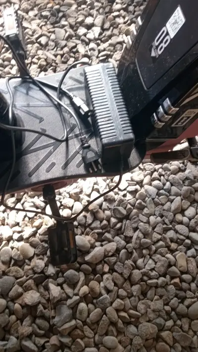 Bicicleta eléctrica negra - miniatura 4