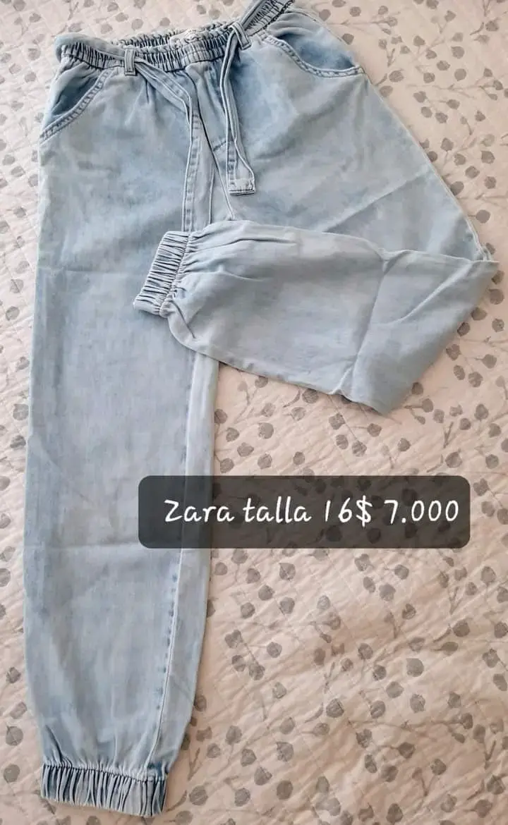 Pantalones jogger celestes