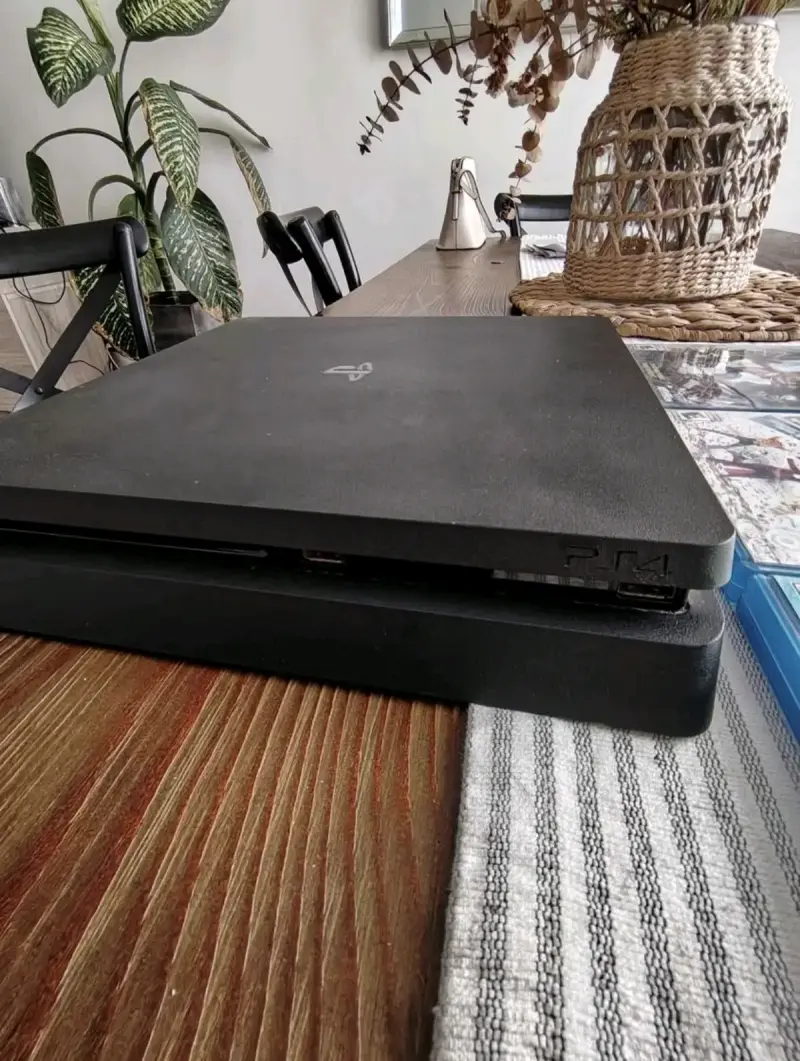 Consola PlayStation 4 negra - 1