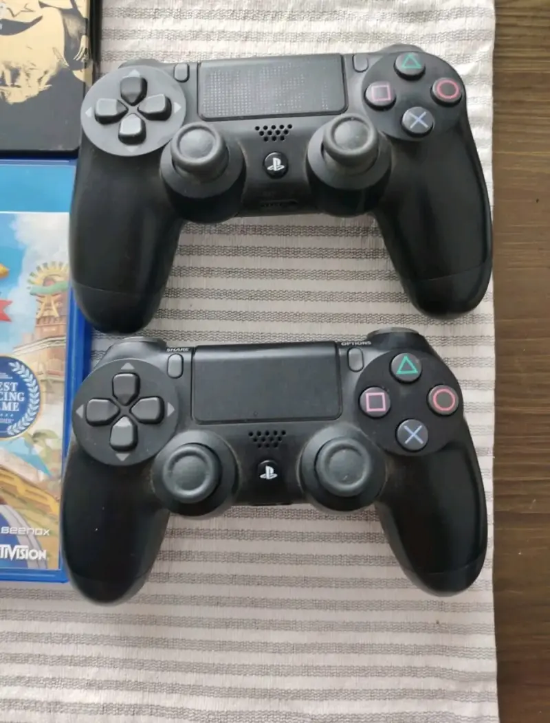 Consola PlayStation 4 negra - 2