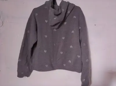 Polerón gris con corazones - miniatura 2