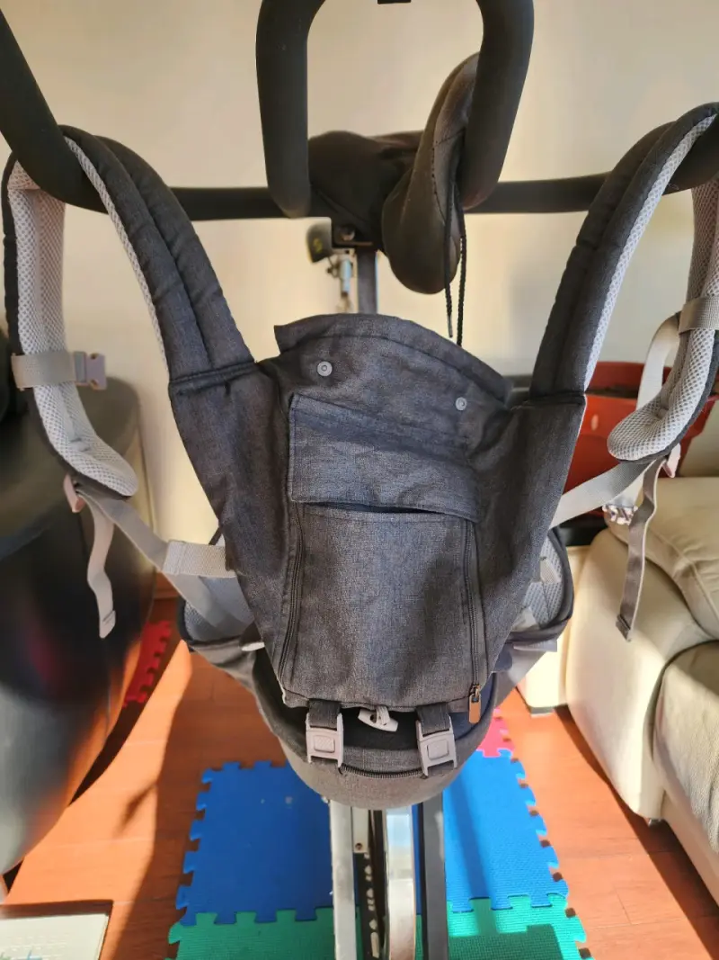 Mochila porta bebé gris