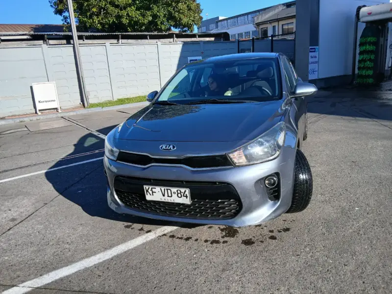 Auto Kia con radio FM - 6