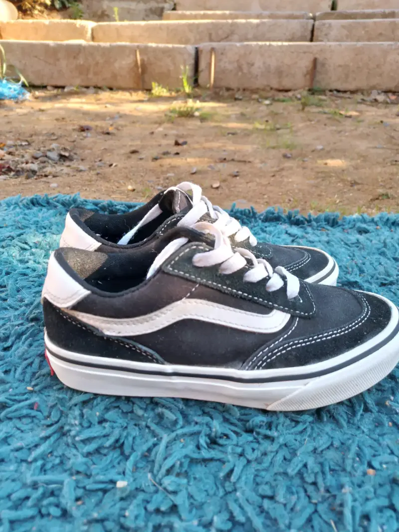 Zapatillas Vans negras y blancas - 2