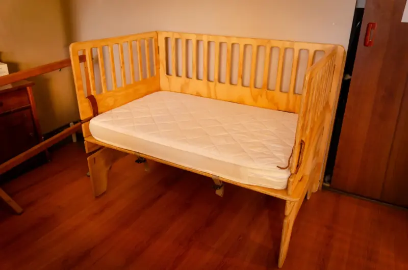 Cuna de madera ajustable - 1