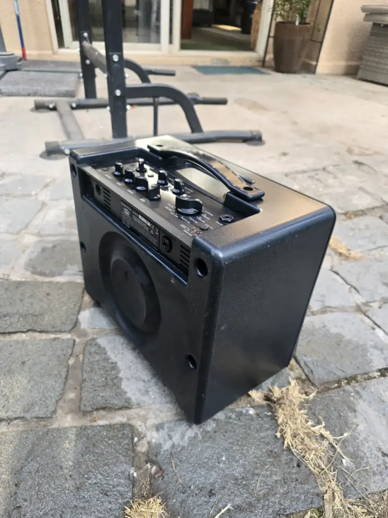 Amplificador guitarra Vox negro sin cargador. - 3