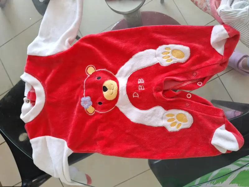 Ropa de bebé variada - 3