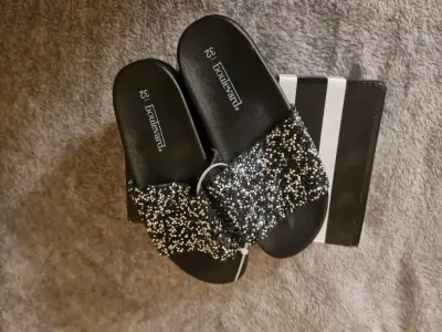 Sandalias negras con brillo - miniatura 2