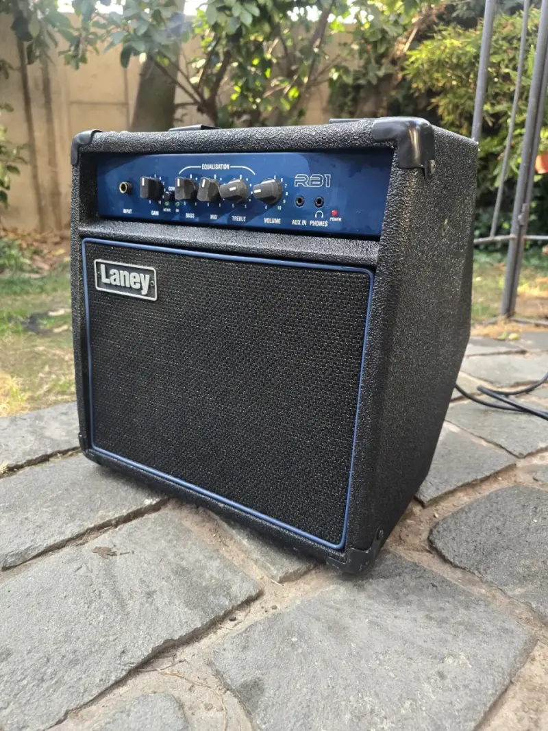 Amplificador Laney para bajo - 2
