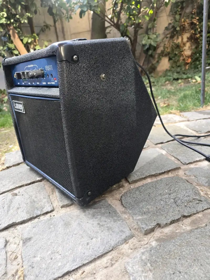 Amplificador Laney para bajo - 3