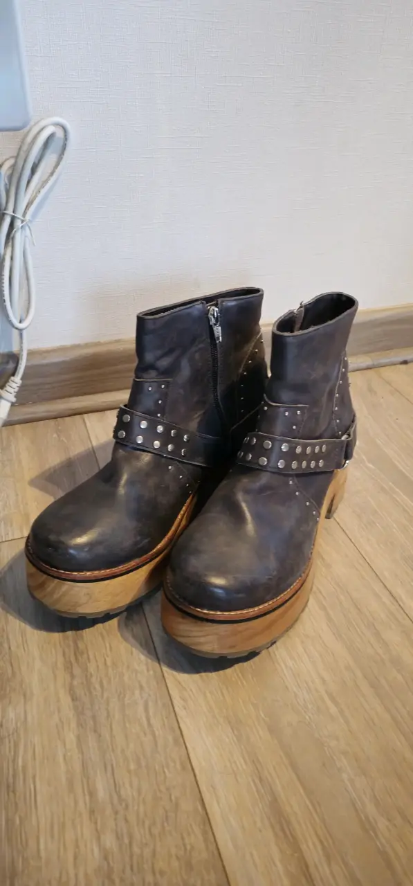 Botines de cuero con taco de madera - 3