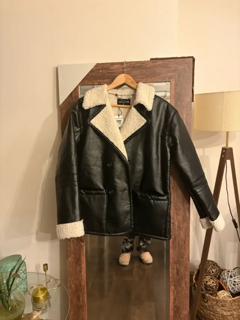 Chaqueta de cuero negra con chiporro - 1