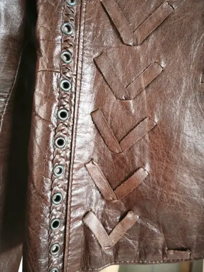 Chaqueta de cuero marrón con diseño tejido - miniatura 2