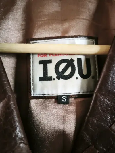 Chaqueta de cuero marrón con diseño tejido - miniatura 4