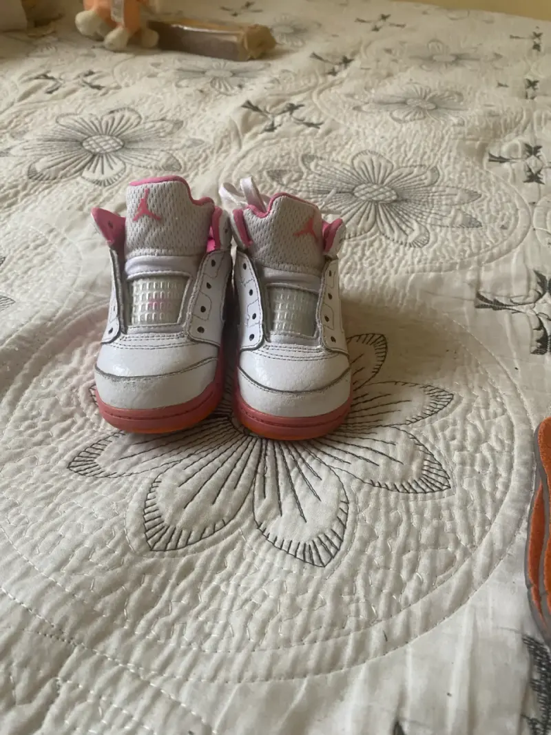 Zapatillas jordan blancas y rosadas - 2
