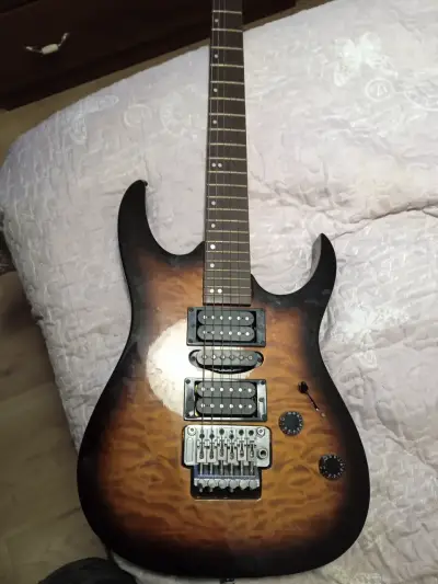 Guitarra eléctrica estilo sunburst - miniatura 1