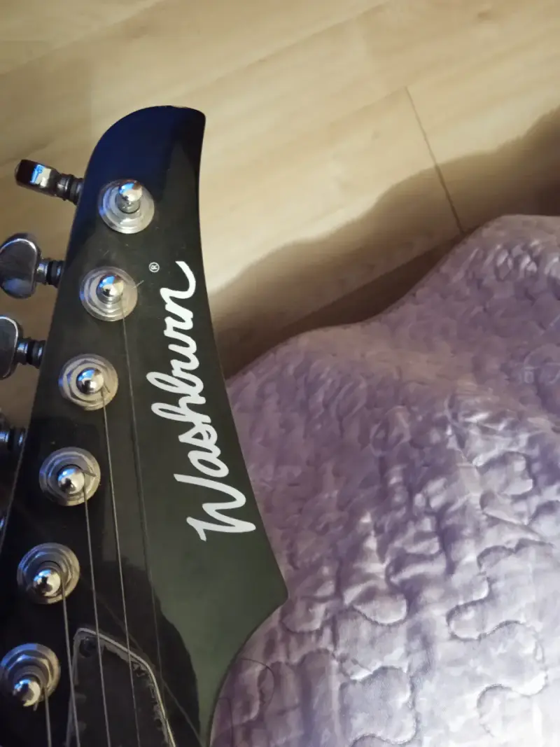 Guitarra eléctrica estilo sunburst - 2