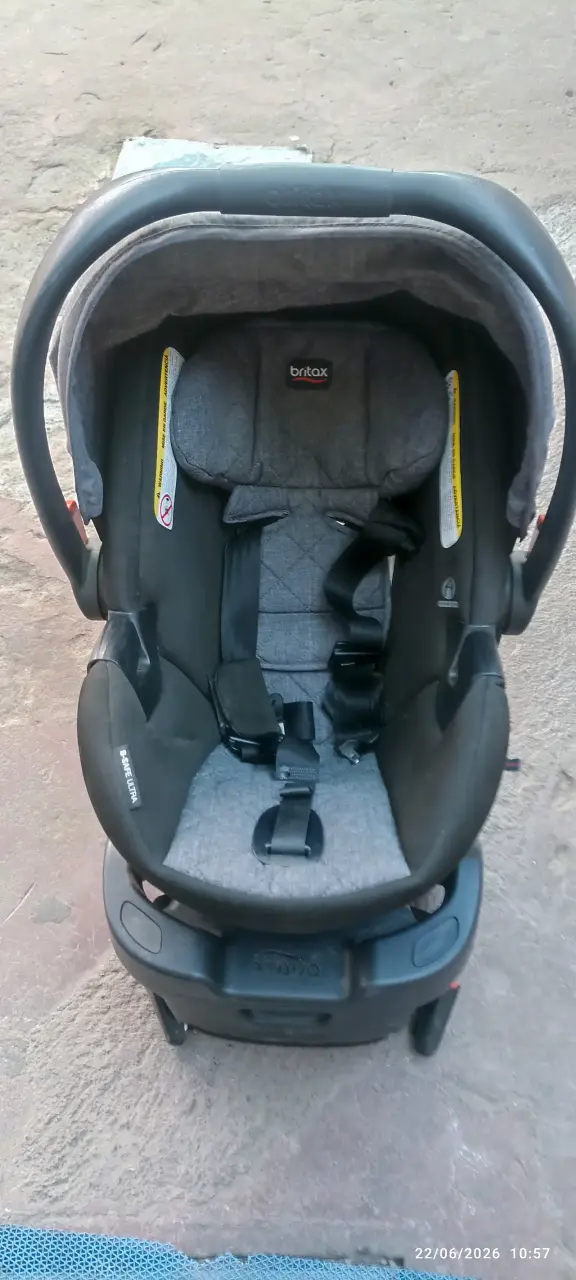 Silla de auto Britax gris