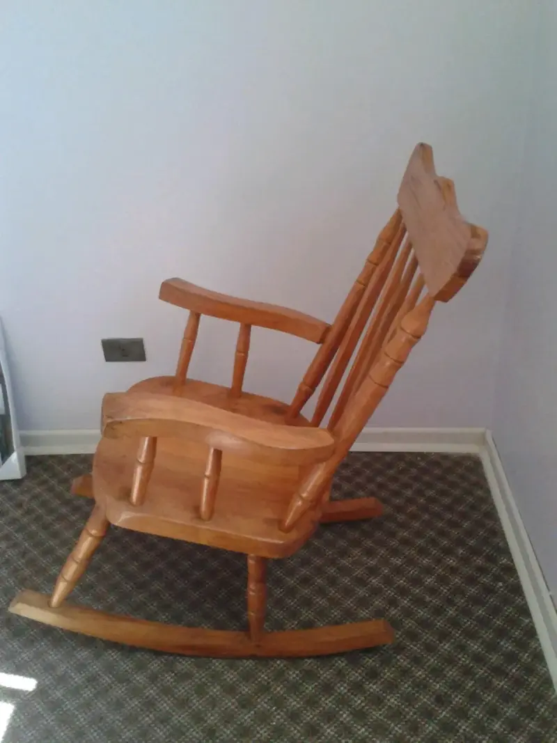 Mecedora de madera clásica