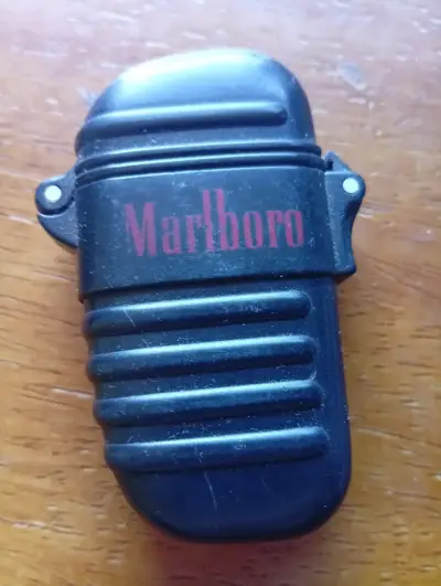Encendedor Marlboro retráctil negro - miniatura 1