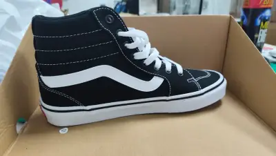 Vendo zapatillas Vans nuevas talla 38,5 - miniatura 1