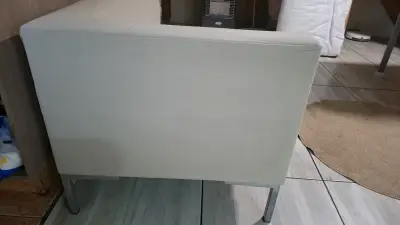Sofá beige moderno - miniatura 3
