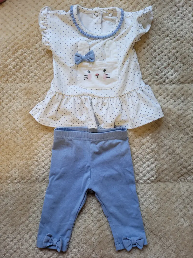 Conjunto infantil con conejito