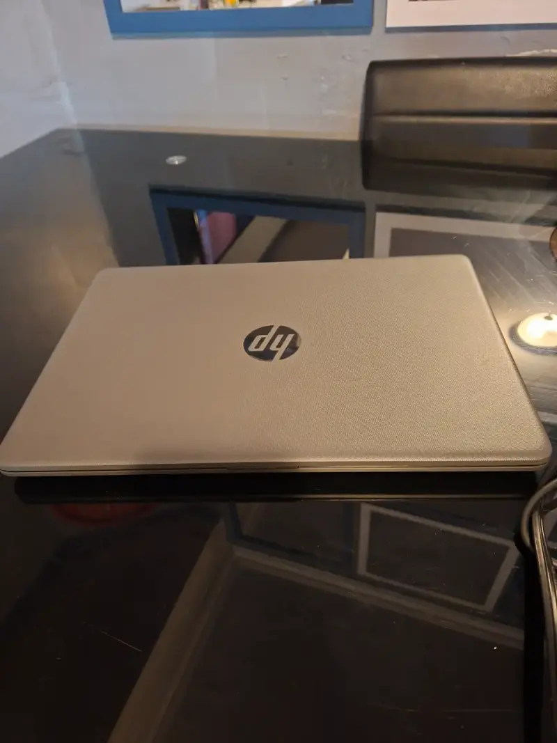 Laptop HP gris en buen estado - 3