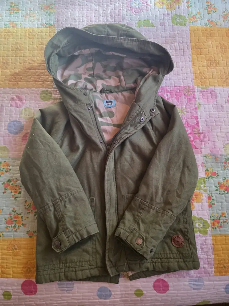 Parka verde con capucha