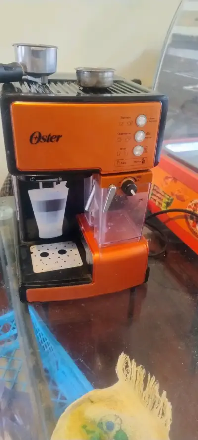 Cafetera espresso Oster naranja - miniatura 1