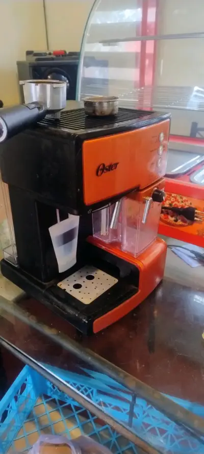 Cafetera espresso Oster naranja - miniatura 2