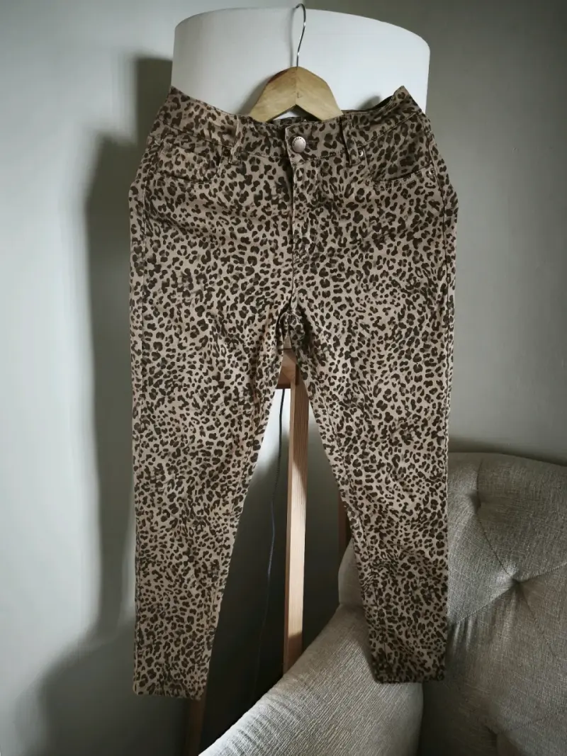 Pantalón estampado leopardo mujer - 1