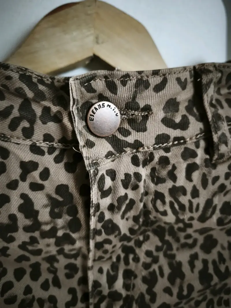 Pantalón estampado leopardo mujer - 2