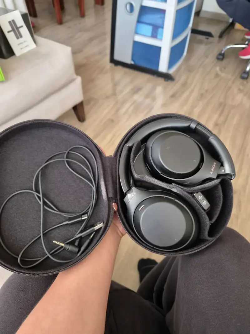 Audífonos inalámbricos Sony negros wh-1000xm4 - 1